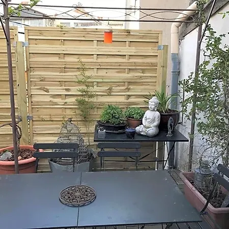 Indépendante Avec Sdb-terrasse Privative. Centre 3*