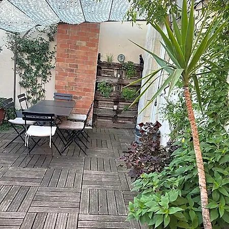 Indépendante Avec Sdb-terrasse Privative. Centre Couette-café Nîmes